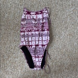 Jolyn Galvin tie back onesie size 28